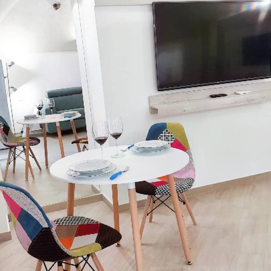 Four White Apartments 아제롤라 외부 사진