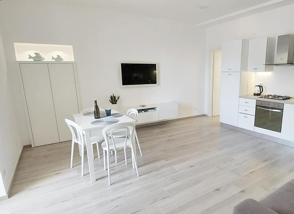 Four White Apartments 아제롤라 외부 사진