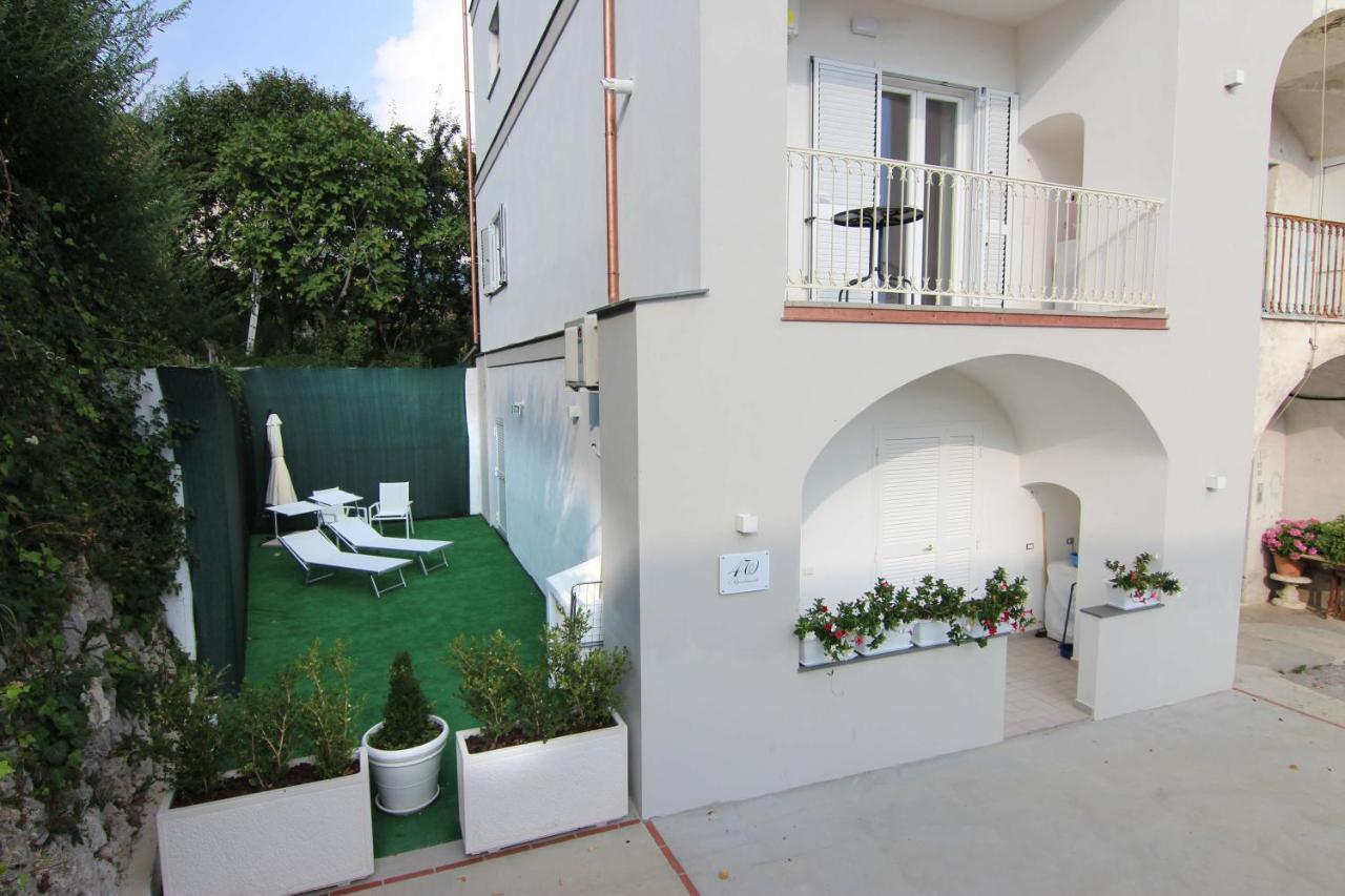 Four White Apartments 아제롤라 외부 사진
