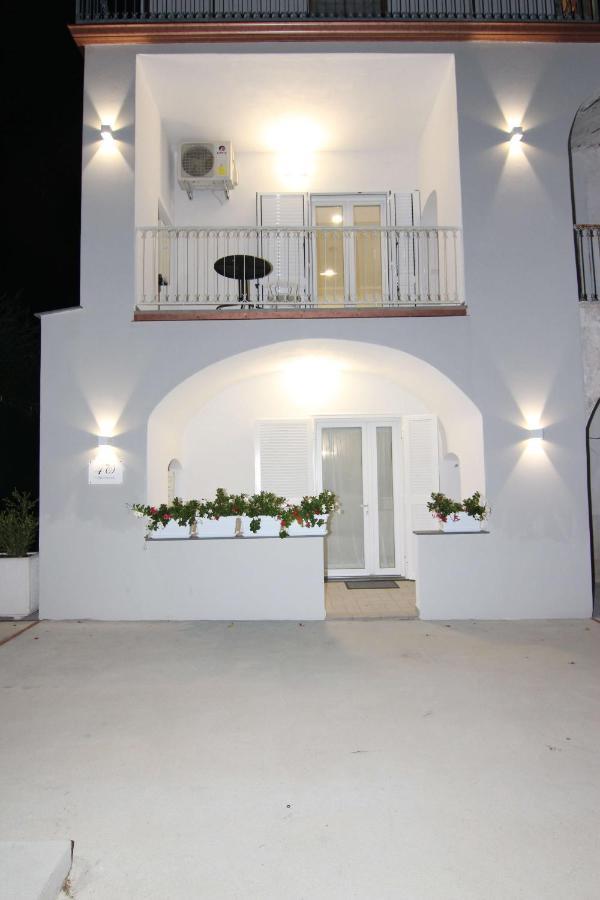 Four White Apartments 아제롤라 외부 사진