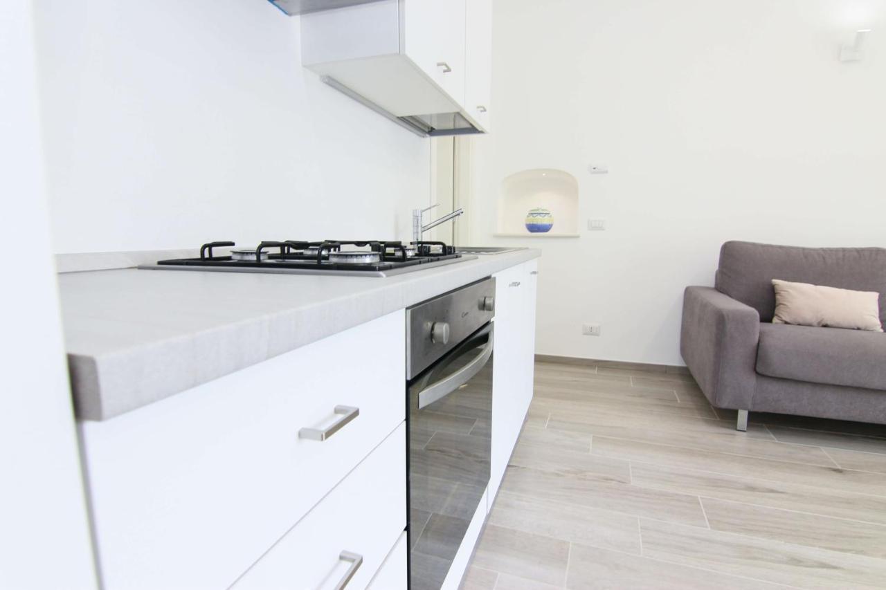 Four White Apartments 아제롤라 외부 사진