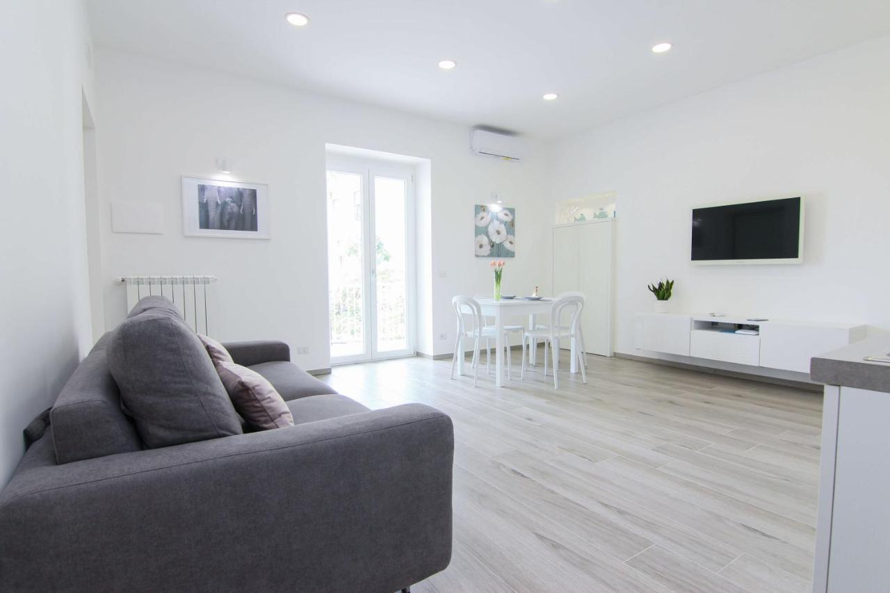 Four White Apartments 아제롤라 외부 사진