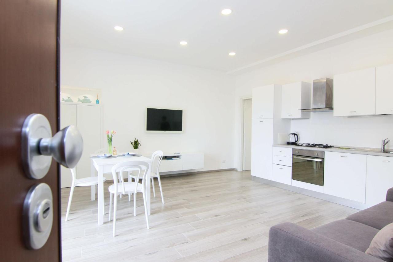 Four White Apartments 아제롤라 외부 사진