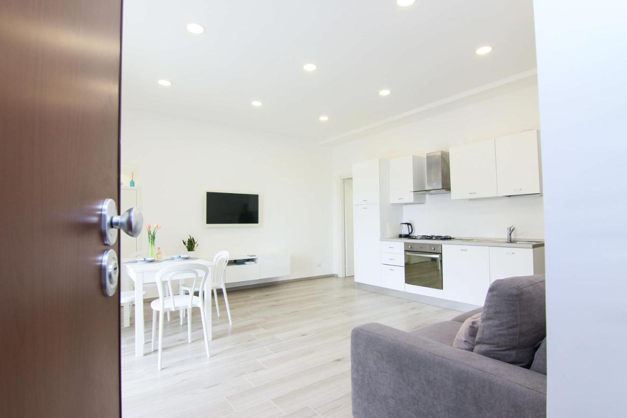 Four White Apartments 아제롤라 외부 사진