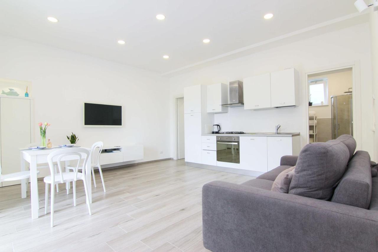 Four White Apartments 아제롤라 외부 사진