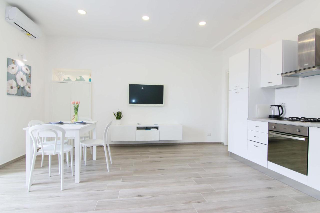 Four White Apartments 아제롤라 외부 사진