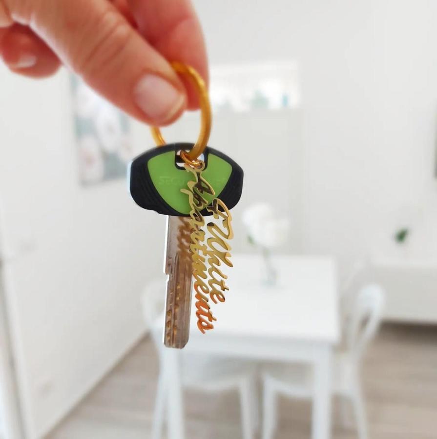 Four White Apartments 아제롤라 외부 사진