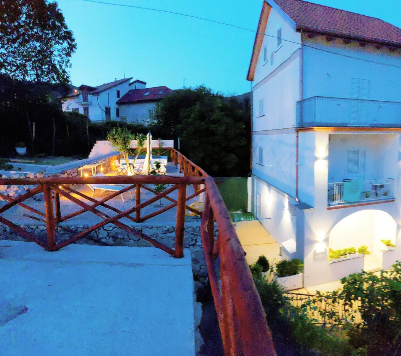 Four White Apartments 아제롤라 외부 사진